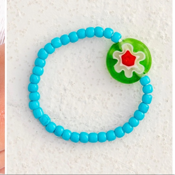 NEW beaded stretch flower ring - Picture 2 of 4